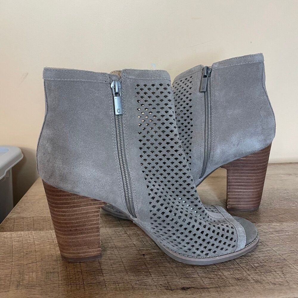 NWT Lucky Brand Lakyn Peep Toe Perforated Heeled Bootie women’s size 9 - Picture 6 of 8
